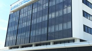 リニューアルされてきれいな空港になりました