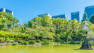 池には「鶴の噴水」があります。