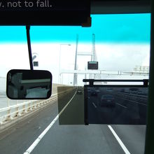 バスの中から見たベイブリッジ