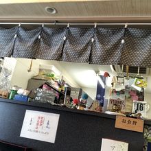 カウンター付近