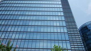 淡路公園の緑が映えるワテラス