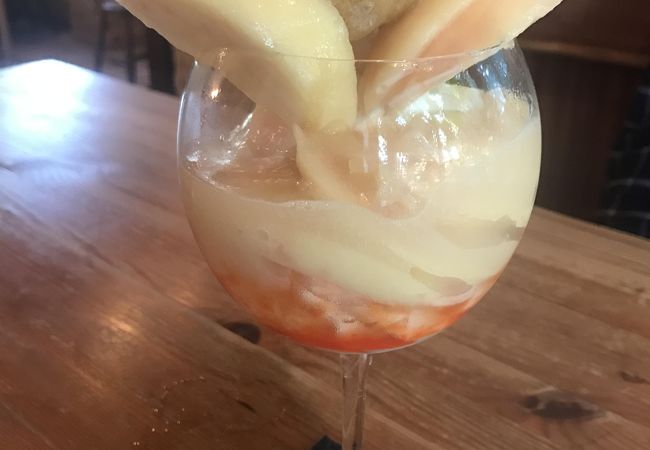 アガペカフェの桃パフェ