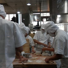 職人さんたちが作っているのを見ることができます