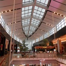 セントラルワールド最上階は天井が高くて気分も良い