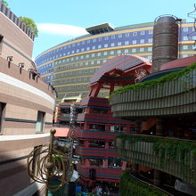 沢山の有名ブランドのテナントが入店しています