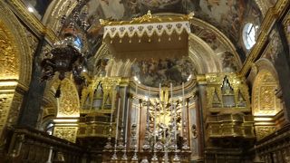 外観は目立たない大聖堂