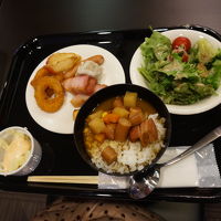 翌朝ご飯。バイキングだったががっつり食べてしまった。