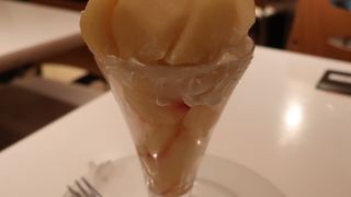 朝から、桃パフェ ♪