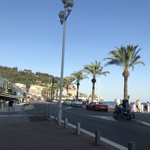 夜8時頃まで照りつけます