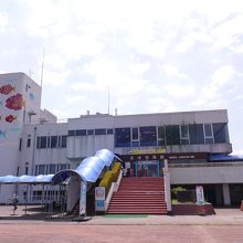 魚津水族館の全景。