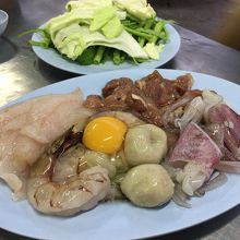 海鮮と豚肉の火鍋