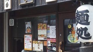 居酒屋風ラーメン屋さんです。