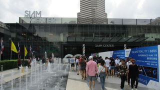 広場が改装工事を開始していました