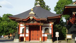 堂内輪蔵には、約2000冊の一切経