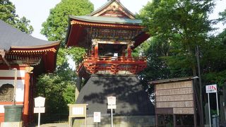 極彩色の派手なデザインですが