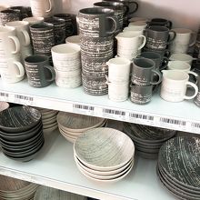 最近白の食器が一番落ち着くかな。