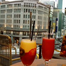 銀座の眺めと新鮮フルーツの味わいを堪能