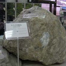 大きなヒスイの原石