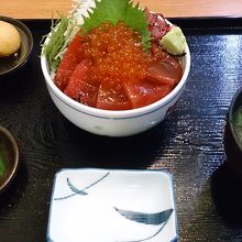 いくら丼定食