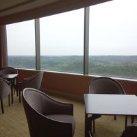 展望フロアーの椅子とテーブル