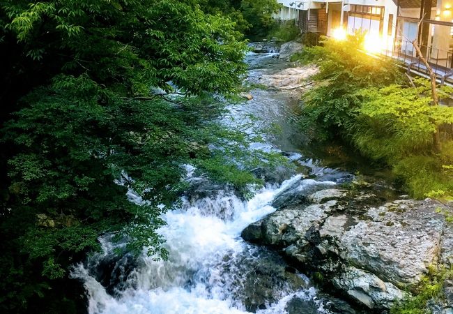 磐梯熱海温泉街を流れる風情ある川