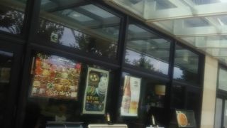 お昼を過ぎた時間帯でも比較的スムーズにお店に入れた。