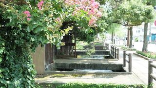 1軒に1橋架かる川