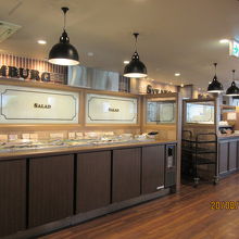 充実のスープバーとサラダバー