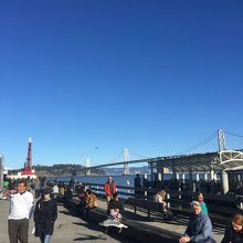 フェリービルディングの外。