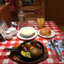 220g牛肉100% HOWANハンバーグセット