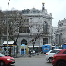 シべレース広場側から見たスペイン銀行