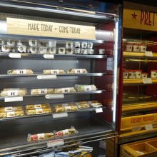 右側にはスープやヌードルがあります。