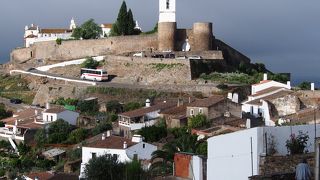 スペインとの国境近く、小高台丘にある小さな村