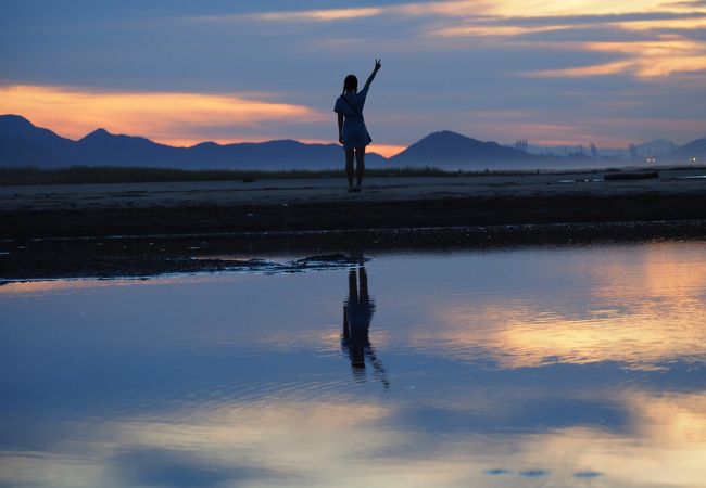 夕陽のきれいな多大浦海水浴場で偶然見たウユニの世界