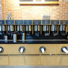 コーヒーもセルフでとります。
