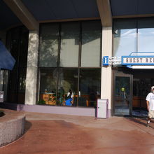 ゲストリレーションズ、入り口左手にポストがあります