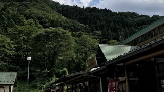 駐車場が広く停めやすいです