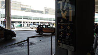 街中で簡単にタクシーが拾える