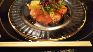 豪華な内装と、丁寧なお料理を。