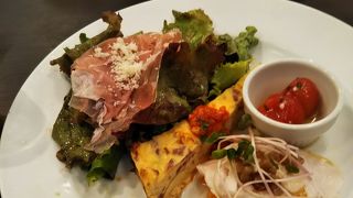 カジュアルに楽しめる、レストランバー。