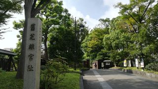 都会のど真ん中に庭園