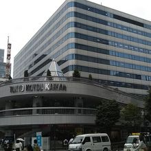 50年前は、15階建てでも高層ビルであったが、現在は埋没。