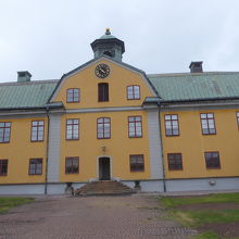 博物館中庭から見た博物館の建物、立派です