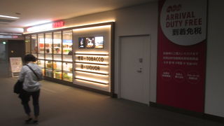 到着階に免税店がありました