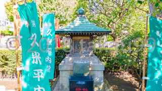 エメラルドグリーンの幟がかなり強烈です。