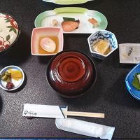 朝食 見た目は少なめだが実際はそこまで悪くない