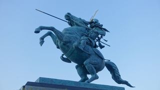 今にも動き出しそうな躍動感