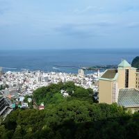 部屋からの眺め、右の建物が本館