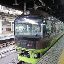 上野駅地平ホームから発車するたんばらラベンダー号