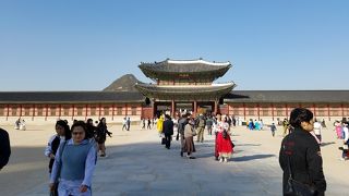 チマチョゴリの大群